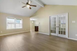 412 Hawks View Dr, La Marque, TX 77568 - Photo 2