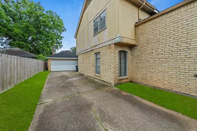 15239 Corona Del Mar Drive, Houston, TX 77083 - Photo 4