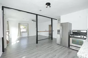 207 Cosmos St, Houston, TX 77009 - Photo 10