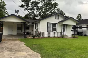 1614 W Sidnor St, Alvin, TX 77511 - Photo 2