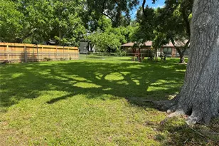 1614 W Sidnor St, Alvin, TX 77511 - Photo 12