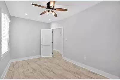 1606 Avenue L, Galveston, TX 77550 - Photo 12