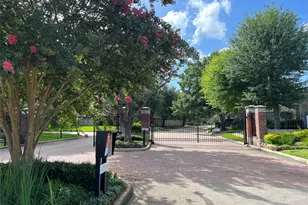1103 Parkhaven Ln, Houston, TX 77077 - Photo 2