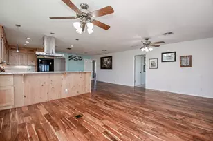 317 E Bayshore Dr, Palacios, TX 77465 - Photo 16