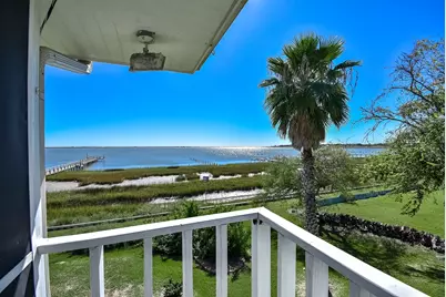 317 E Bayshore Drive, Palacios, TX 77465 - Photo 10