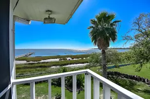 317 E Bayshore Dr, Palacios, TX 77465 - Photo 10