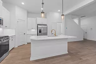 130 West Coralburst Loop, Montgomery, TX 77316 - Photo 2