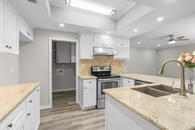 161 Litchfield Lane, Houston, TX 77024 - Photo 8