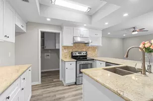 161 Litchfield Ln, Houston, TX 77024 - Photo 8