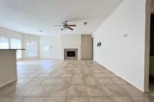 4723 Silverlake Dr, Sugar Land, TX 77479 - Photo 6