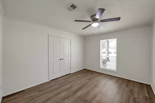 212 Oxford Dr, Conroe, TX 77303 - Photo 14