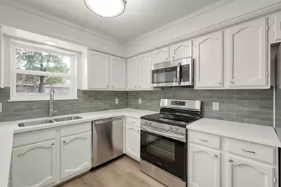 212 Oxford Drive, Conroe, TX 77303 - Photo 8