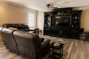 513 Scott St, Tye, TX 79563 - Photo 8
