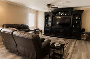 513 Scott St, Tye, TX 79563 - Photo 10