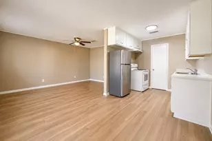 105 Heatonville Dr, Huntsville, TX 77320 - Photo 4