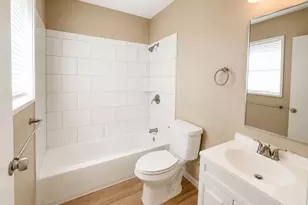 105 Heatonville Dr, Huntsville, TX 77320 - Photo 6