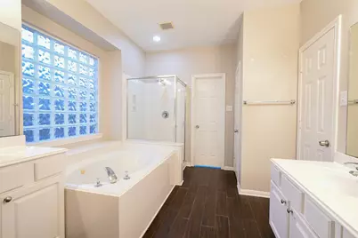 212 Rolling Springs Lane, Dickinson, TX 77539 - Photo 10