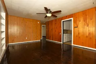 302 Circle Way, Lake Jackson, TX 77566 - Photo 4