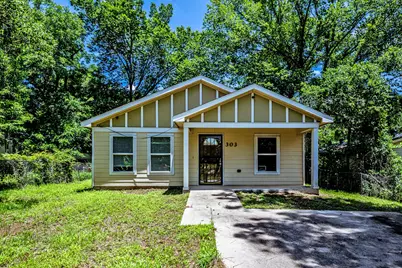 303 Sowell Drive, Huntsville, TX 77320 - Photo 2
