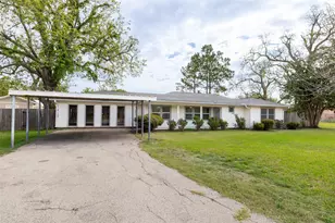 1327 Hodges Ln, Wharton, TX 77488 - Photo 1