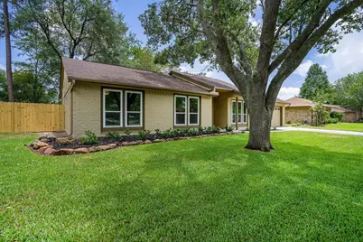 1008 Lost River Drive, Friendswood, TX 77546 - Photo 2