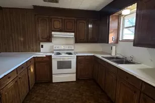 3843 7th Ave, Port Arthur, UT 77642 - Photo 2