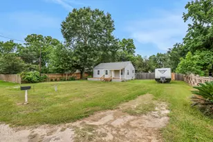 494 Merritt St, Dayton, TX 77535 - Photo 2