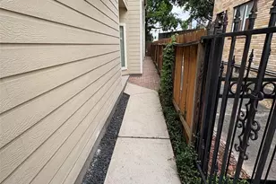 2209 Alabama St, Houston, TX 77004 - Photo 2