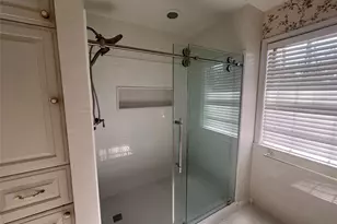 11910 Laurie Ln, Houston, TX 77024 - Photo 20