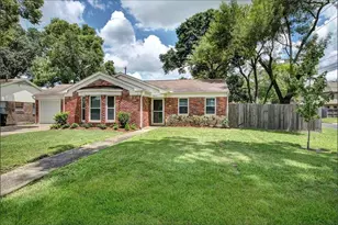 9802 Pine Lake Dr Dr, Houston, TX 77055 - Photo 1
