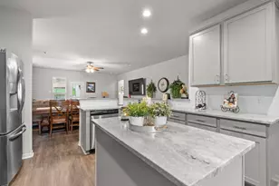 320 Red Maple Ln, Conroe, TX 77304 - Photo 8