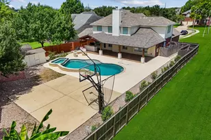 2322 Meadow Briar Dr, Sugar Land, TX 77498 - Photo 2