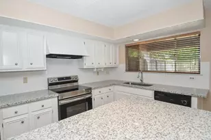 1643 Beaconshire Rd, Houston, TX 77077 - Photo 14
