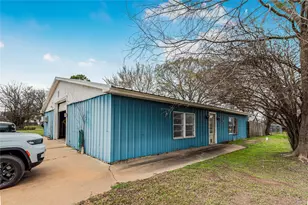 124 12th St, Somerville, TX 77879 - Photo 2