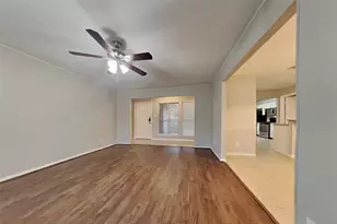 2311 Whispering Winds Ln, Houston, TX 77339 - Photo 2