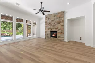35 Avalon Oaks Ct, Shenandoah, TX 77381 - Photo 16