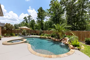 35 Avalon Oaks Ct, Shenandoah, TX 77381 - Photo 4