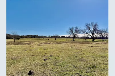 305 Ellen May, Yoakum, TX 77995 - Photo 6