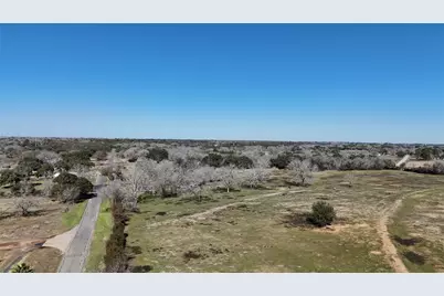 305 Ellen May, Yoakum, TX 77995 - Photo 22