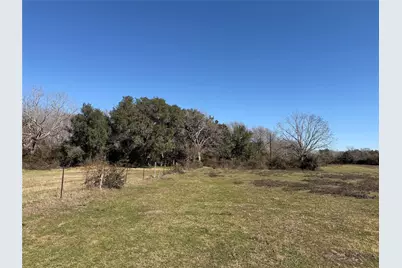 305 Ellen May, Yoakum, TX 77995 - Photo 10