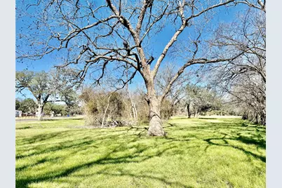 305 Ellen May, Yoakum, TX 77995 - Photo 2