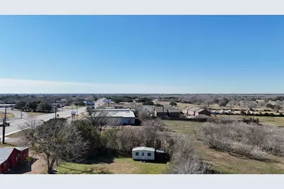 305 Ellen May, Yoakum, TX 77995 - Photo 30