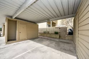 9433 Pagewood Ln, Houston, TX 77063 - Photo 6