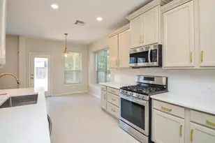 35 S Marshside Pl, Spring, TX 77389 - Photo 10