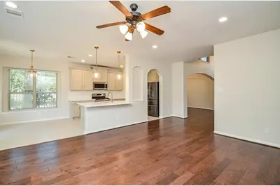 35 S Marshside Place, Spring, TX 77389 - Photo 8