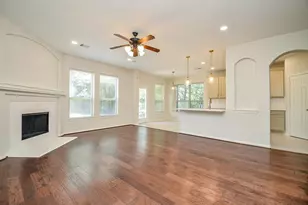 35 S Marshside Pl, Spring, TX 77389 - Photo 8