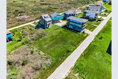 938 Melody Lane, Crystal Beach, TX 77650 - Photo 4