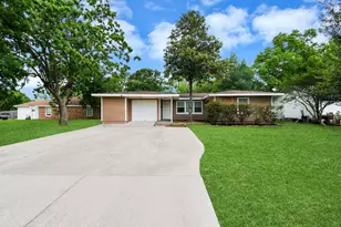 1026 16th Ave N, Texas City, TX 77590 - Photo 2