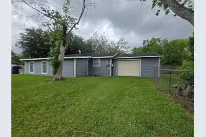 600 E Plum Street, Angleton, TX 77515 - Photo 20