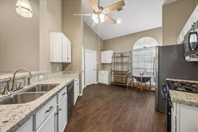 16603 Lighthouse View Drive NW, Friendswood, TX 77546 - Photo 10
